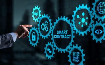 smart-contract-modern-business-technology-businessman-presses-virtual-button-smart-contract-text-on-a-touchscreen-photo